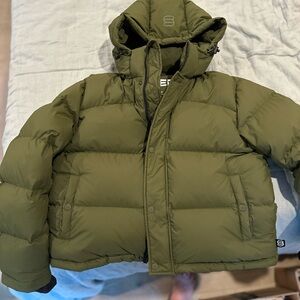 Aritzia Super Puff Shorty